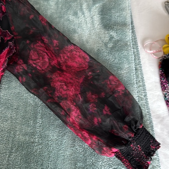 Dressy floral blouse from White House Black Market M - Picture 2 of 3